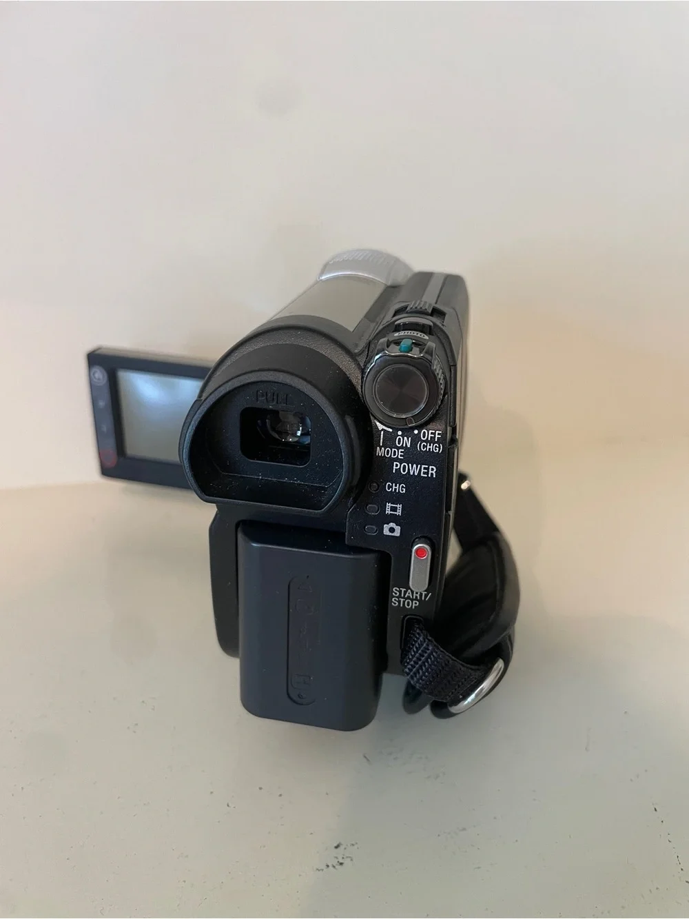 Sony Handycam DCR-DVD650 Hybrid Camcorder 60x Optical Zoom Mini DVD